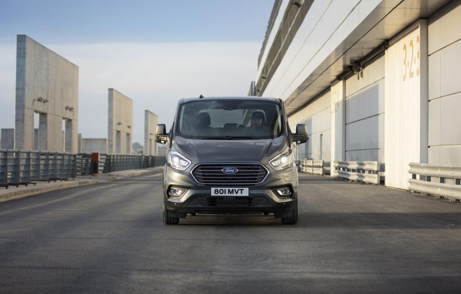  Ford Tourneo Custom PHEV 2019 года  (WW) (фото 8 из 39)